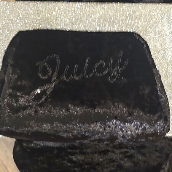 Juicy Couture Signature Logo Heart Embossed 2-PC Velour Travel Cosmetic Bag Set - Picture 10 of 10